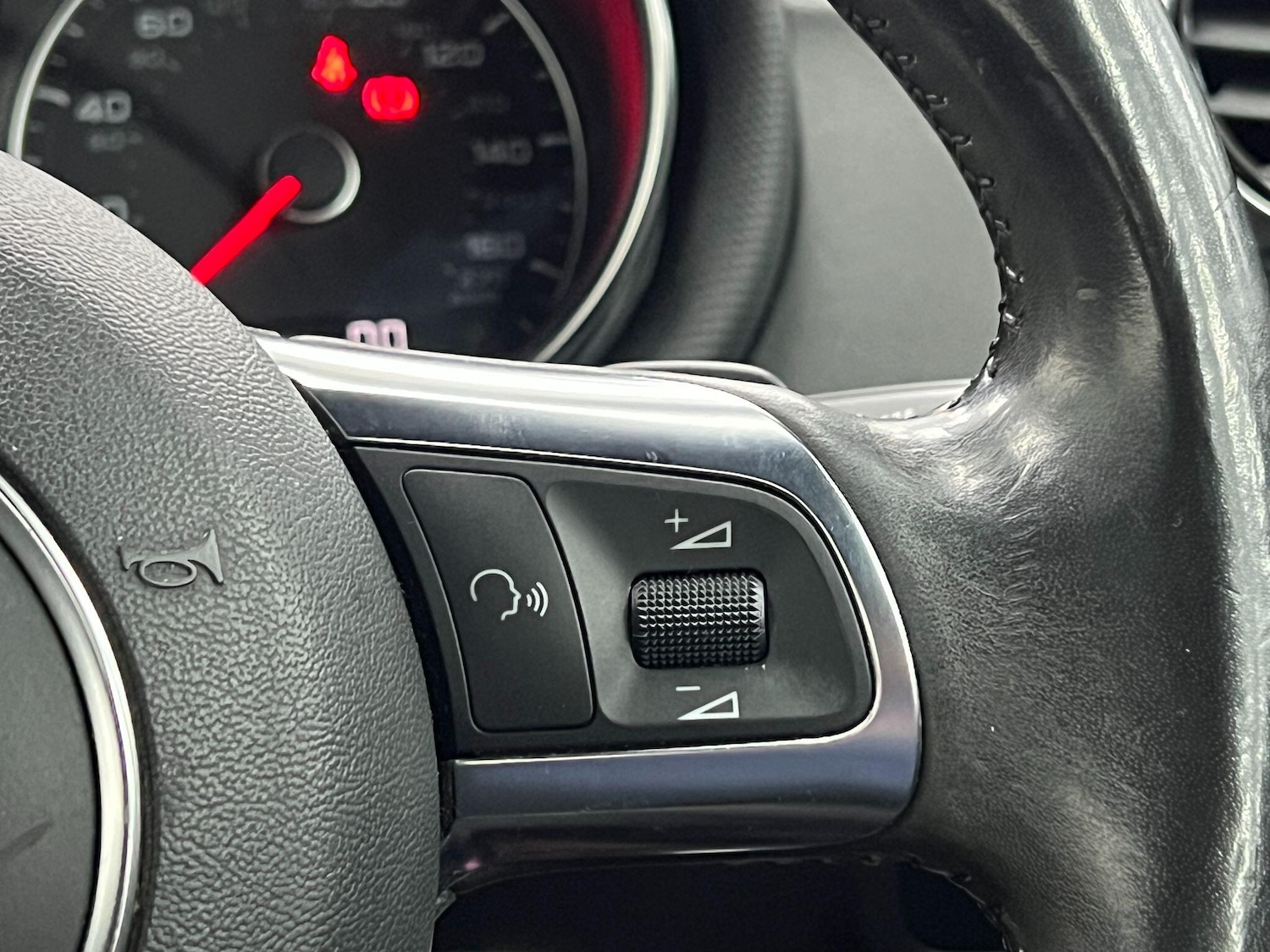 Used Audi TT 2011 for sale - 77203611: Photo 28