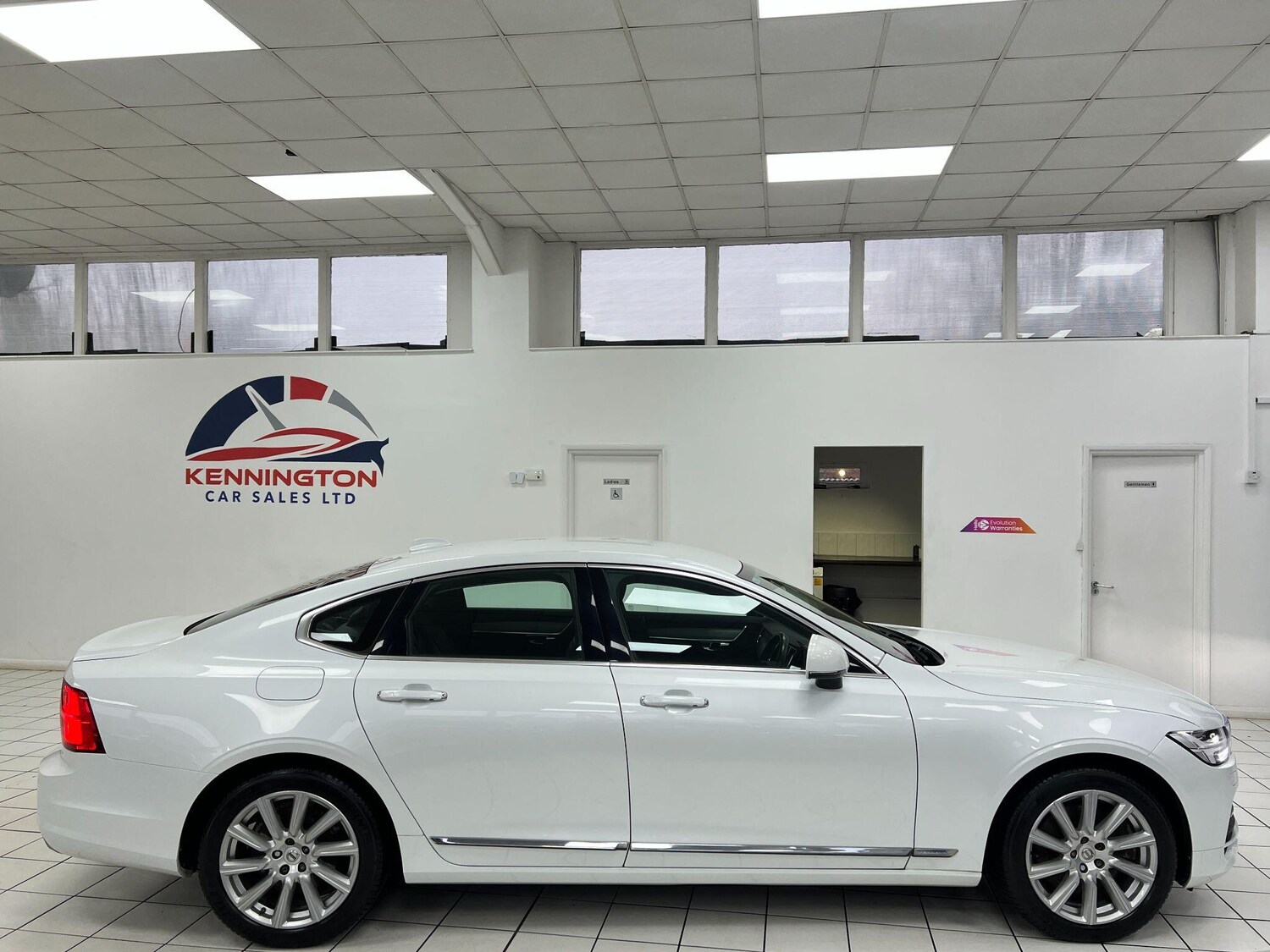 Used Volvo S90 2017 for sale - 76898302: Photo 15