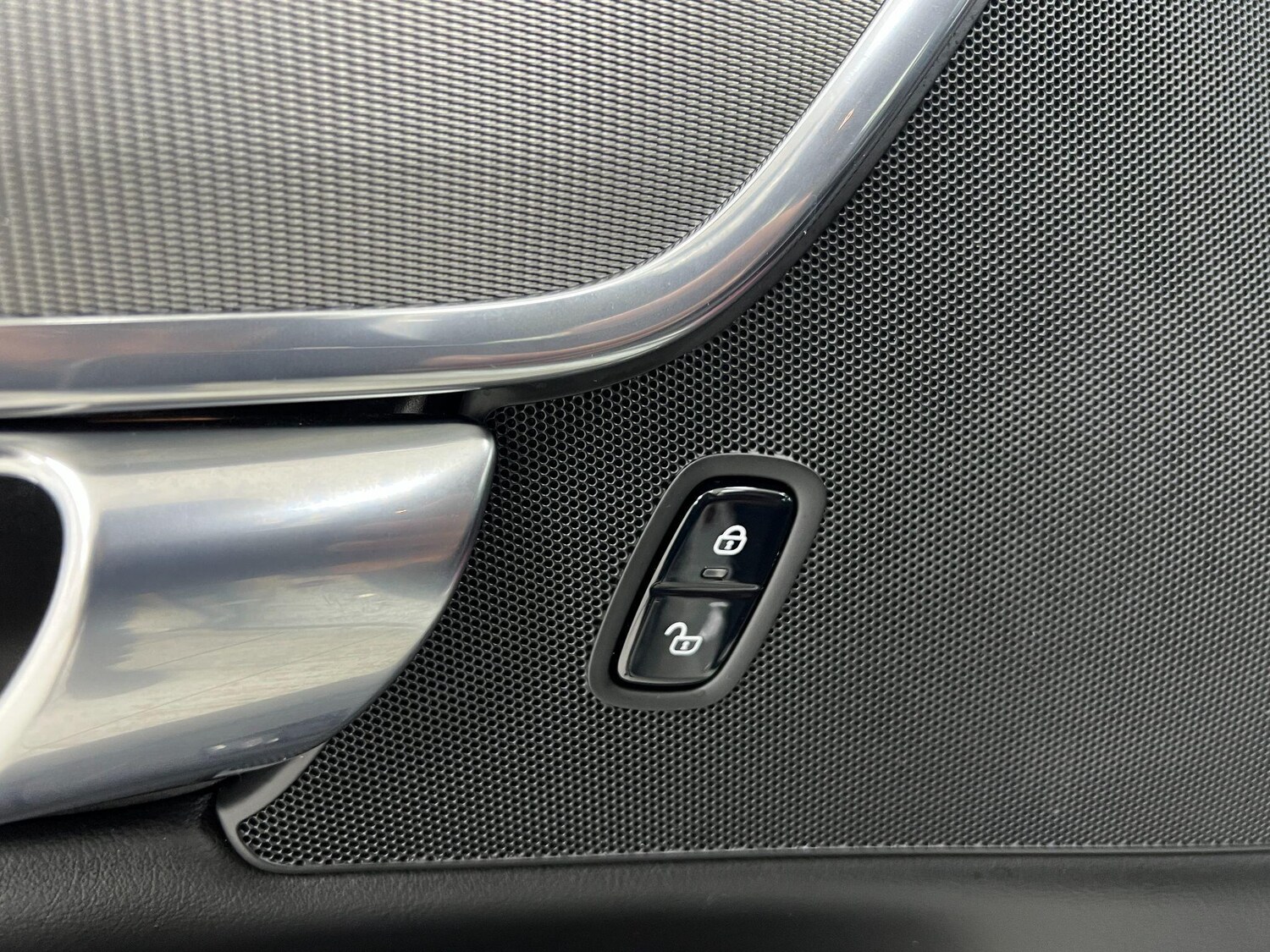 Used Volvo S90 2017 for sale - 76898302: Photo 23