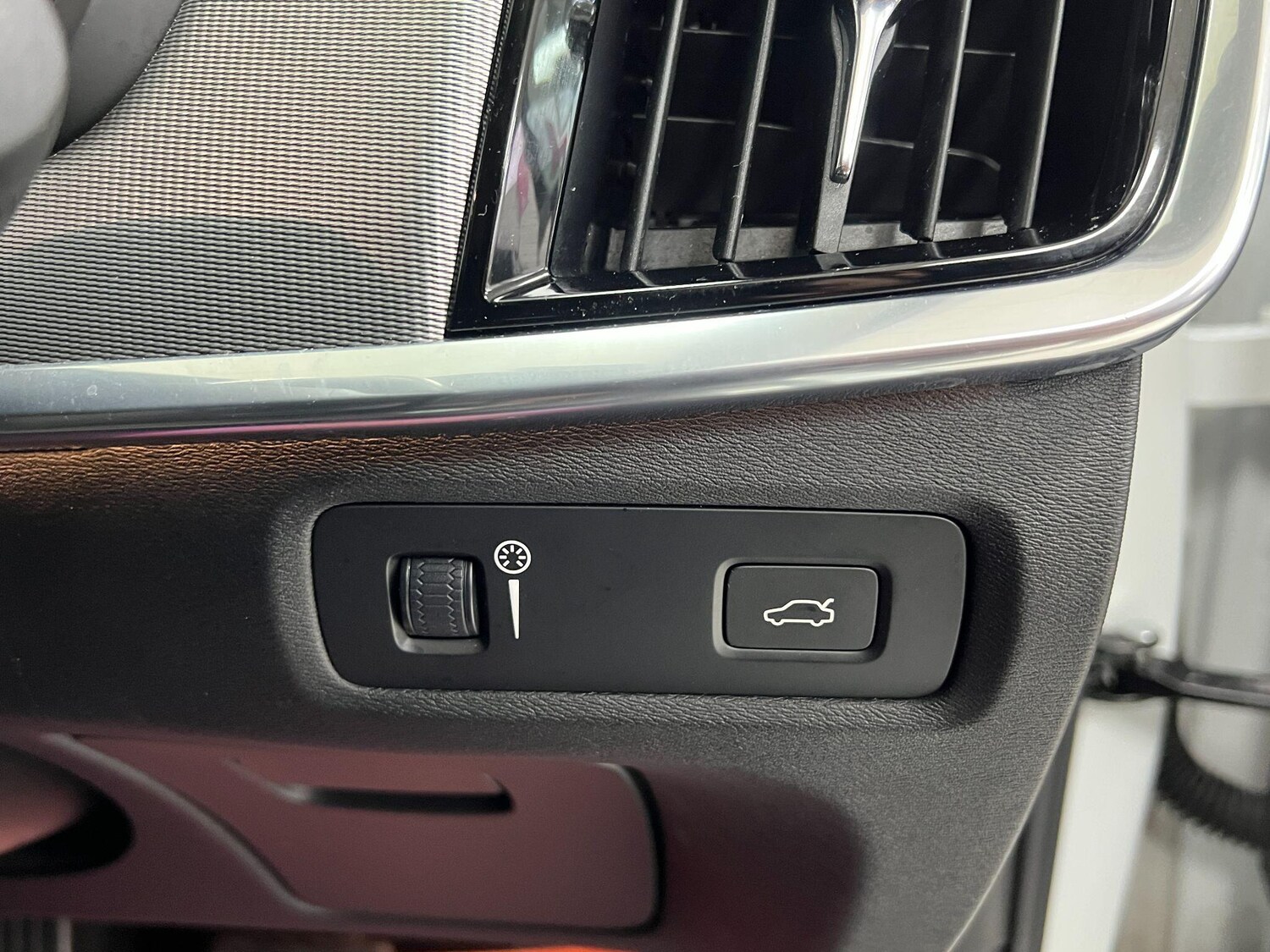 Used Volvo S90 2017 for sale - 76898302: Photo 28