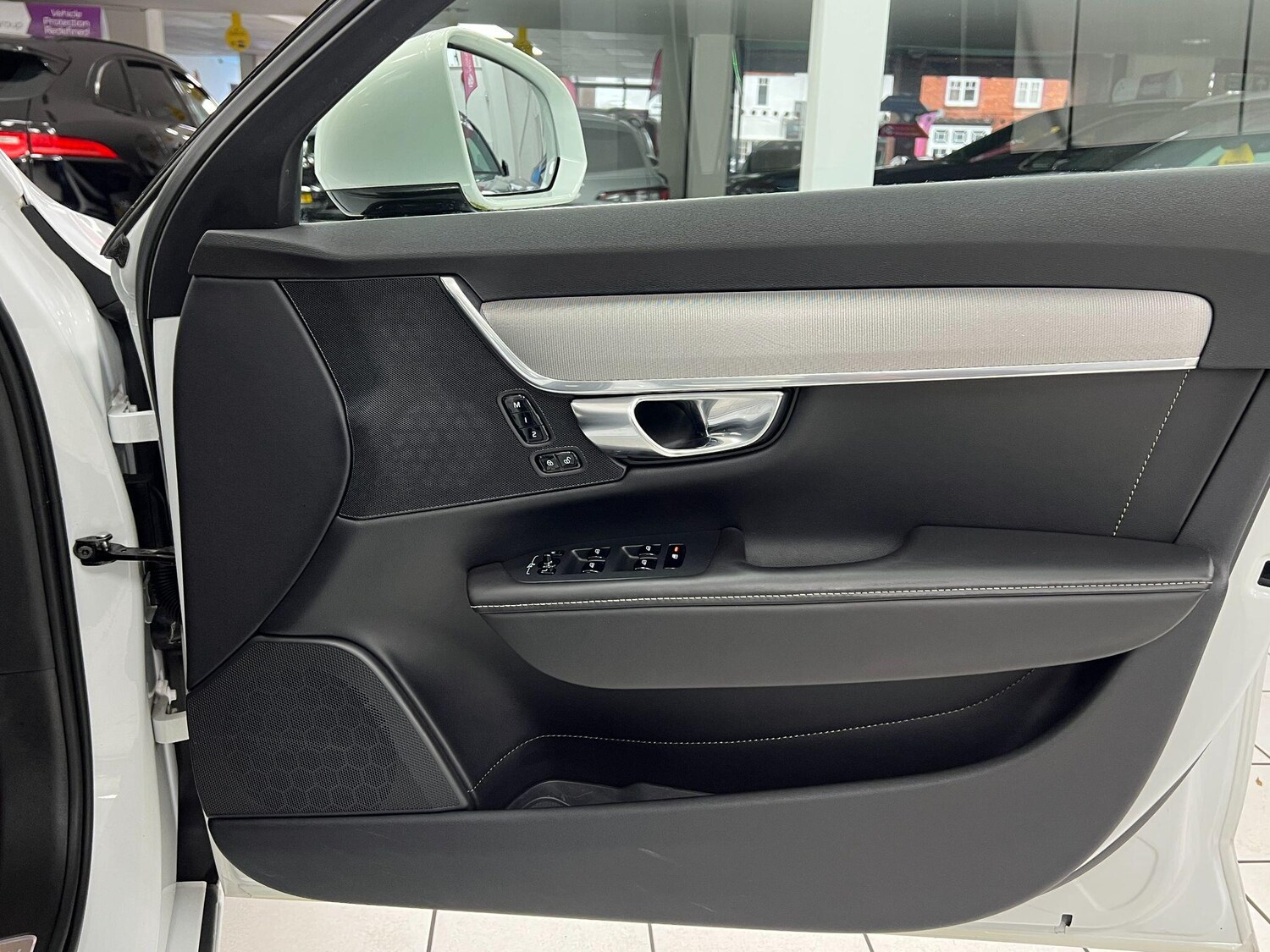 Used Volvo S90 2017 for sale - 76898302: Photo 37