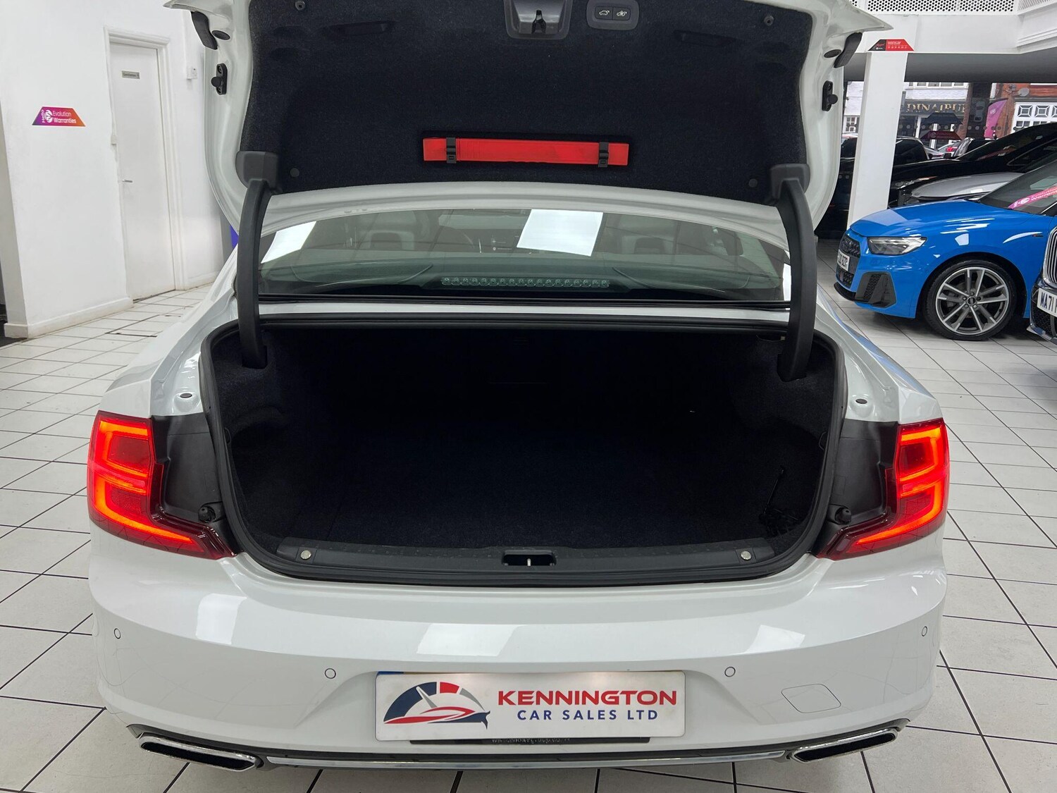 Used Volvo S90 2017 for sale - 76898302: Photo 78