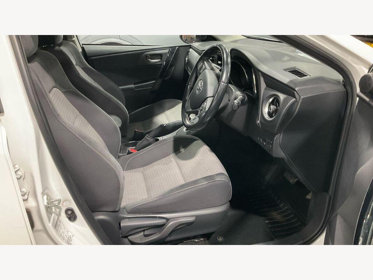 Used Toyota Auris 2018 for sale - 77795430: Photo 12