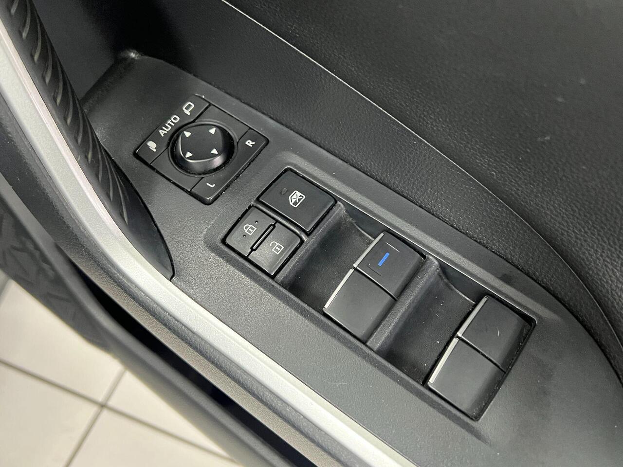 Used Toyota RAV4 2020 for sale - 77743928: Photo 28