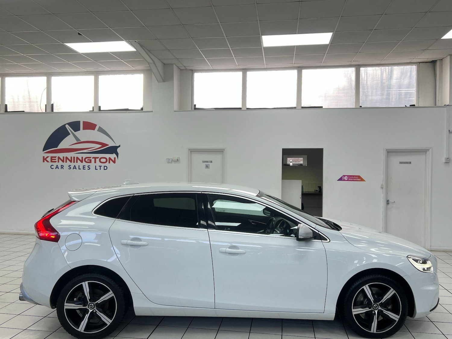 Used Volvo V40 2016 for sale - 77074561: Photo 17
