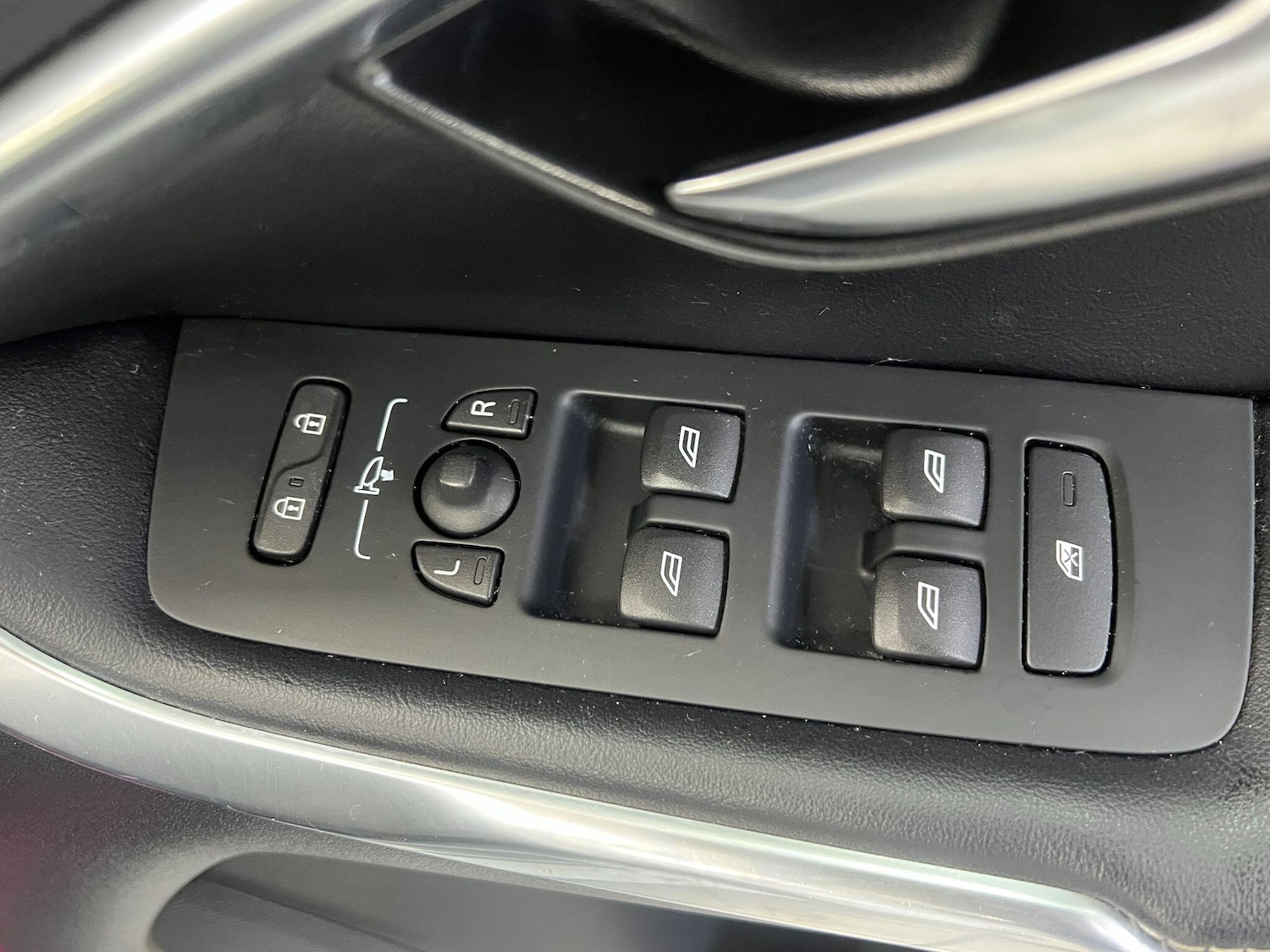 Used Volvo V40 2016 for sale - 77074561: Photo 23