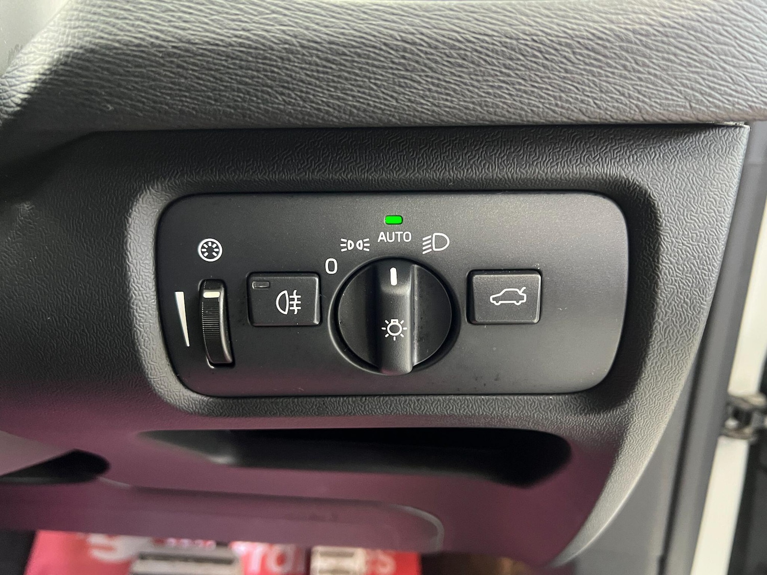 Used Volvo V40 2016 for sale - 77074561: Photo 24