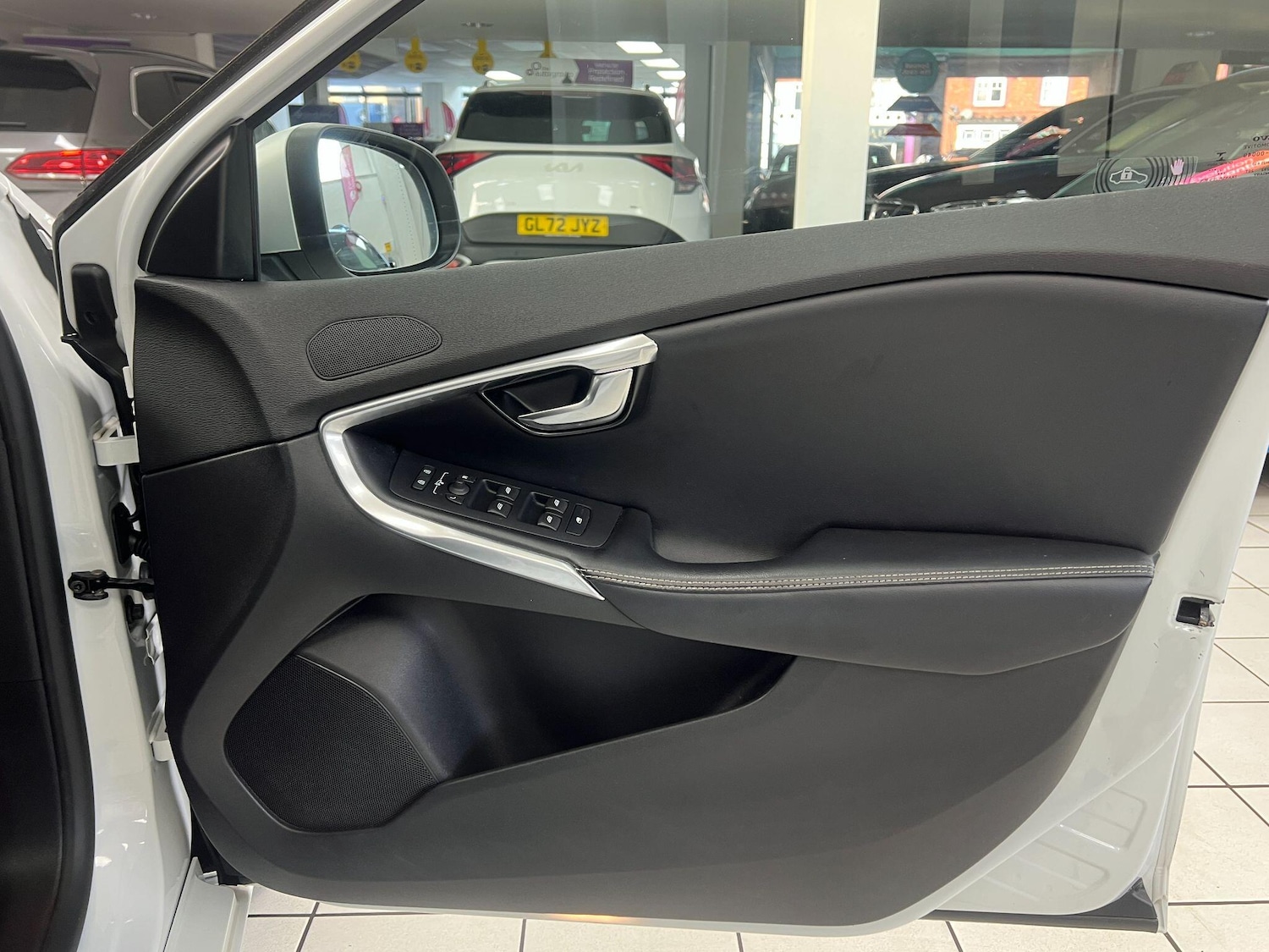 Used Volvo V40 2016 for sale - 77074561: Photo 35