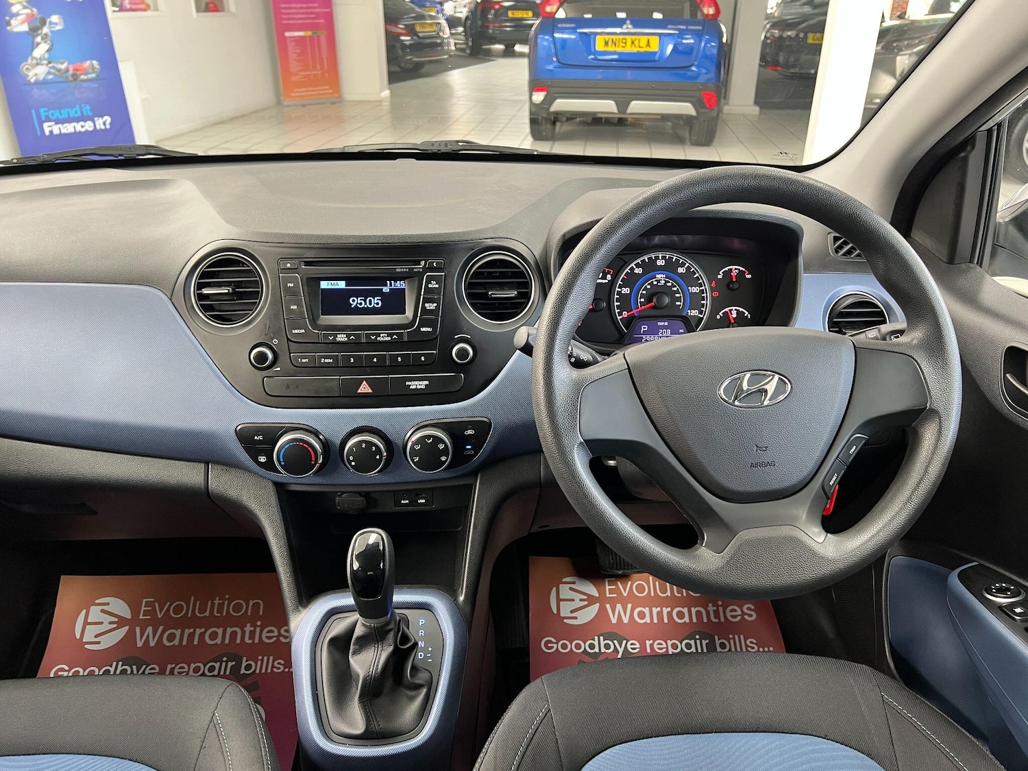 Used Hyundai i10 for sale - 77057600: Photo 2
