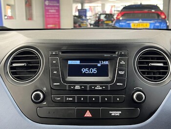 Used Hyundai i10 2015 for sale - 77057600: Photo