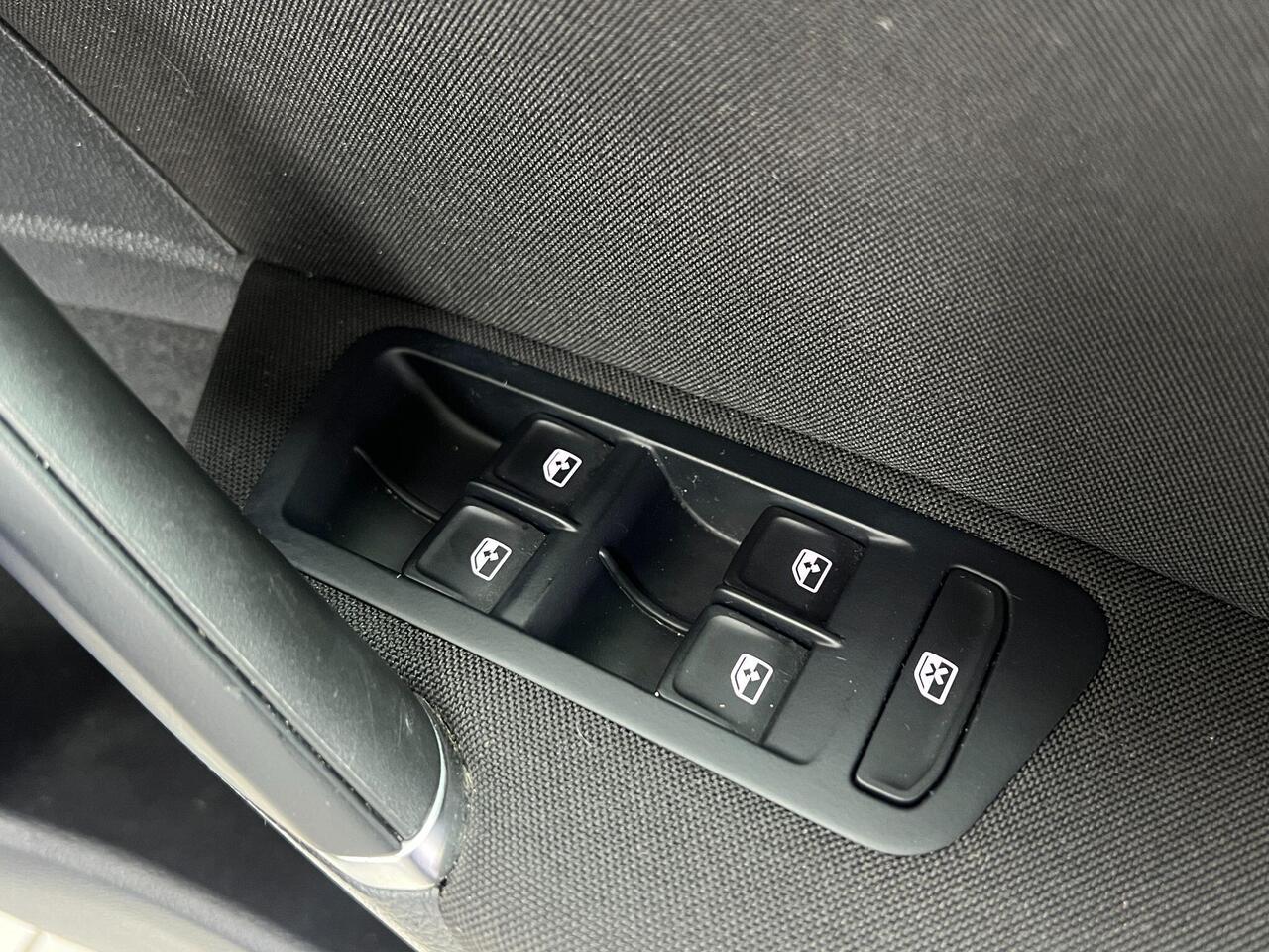 Used Volkswagen Golf 2017 for sale - 77743891: Photo 28