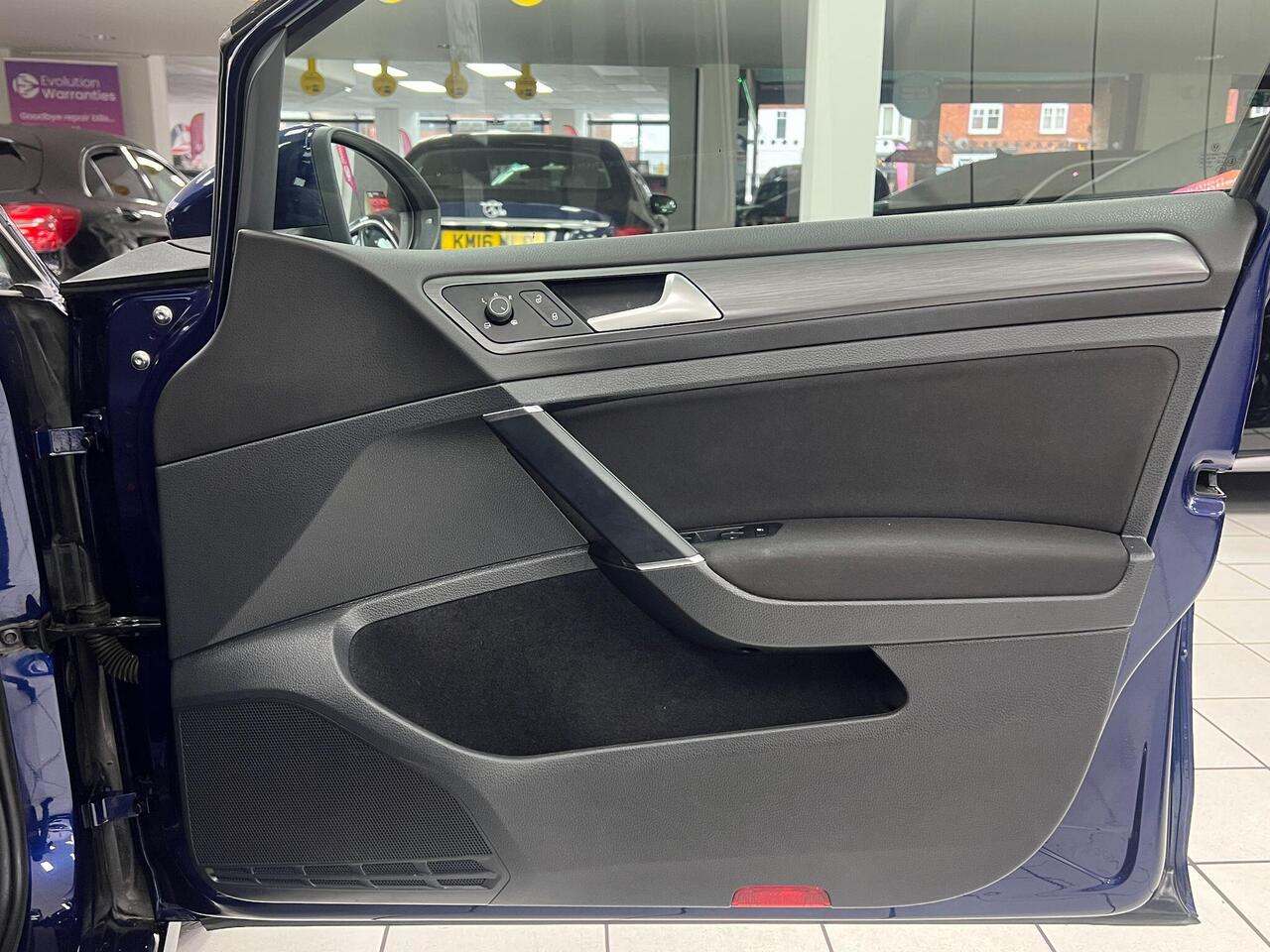 Used Volkswagen Golf 2017 for sale - 77743891: Photo 43