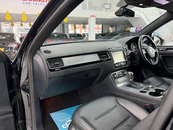 Used Volkswagen Touareg 2016 for sale - 79076831: Photo