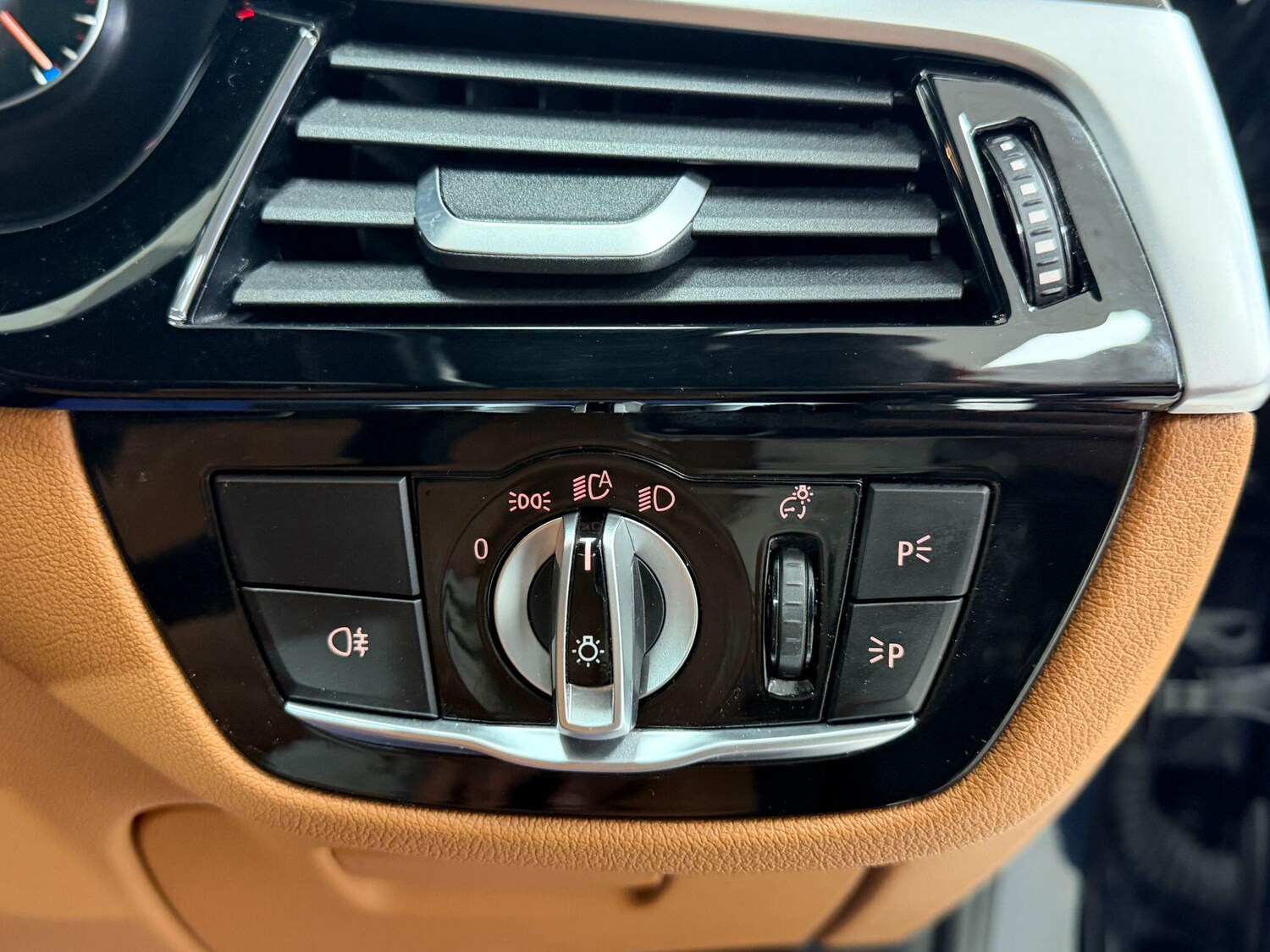 Used BMW 5 Series 2017 for sale - 77585623: Photo 38