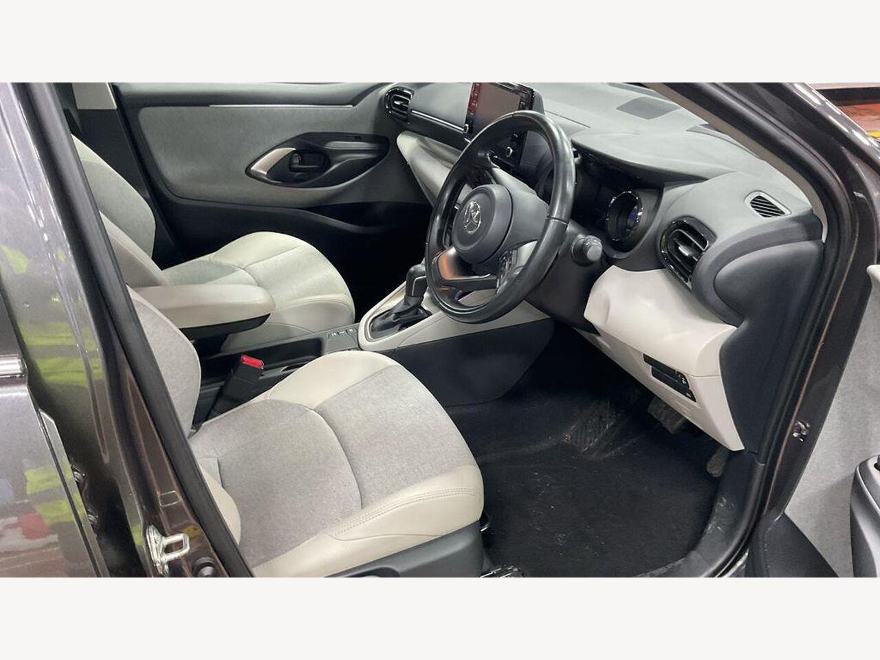 Used Toyota Yaris 2021 for sale - 77743923: Photo 8