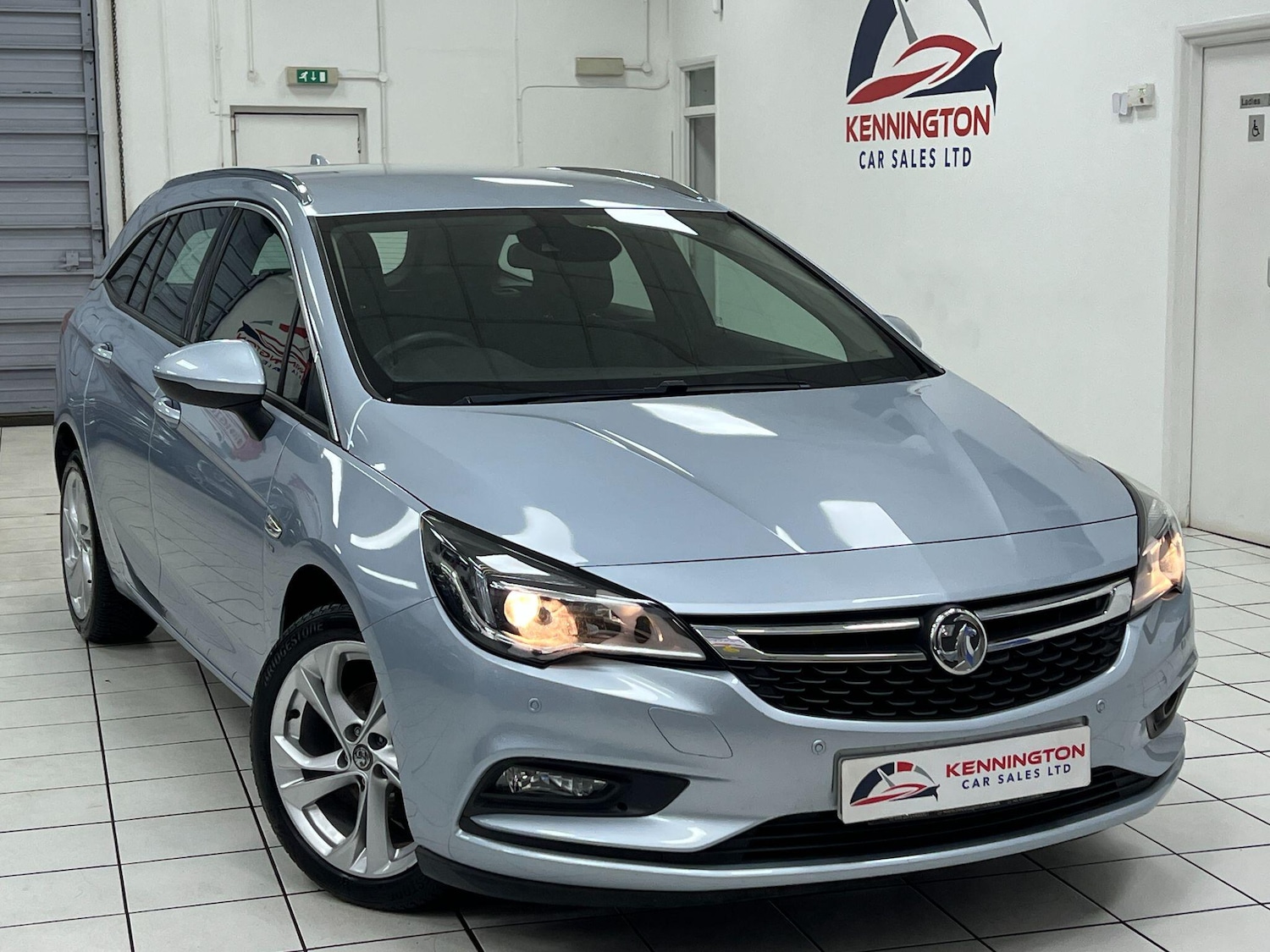 Used Vauxhall Astra 2017 for sale - 76953197: Photo 1