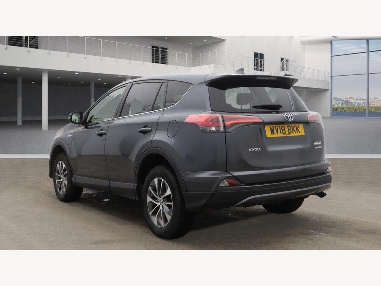 Used Toyota RAV4 2018 for sale - 78025086: Photo 5