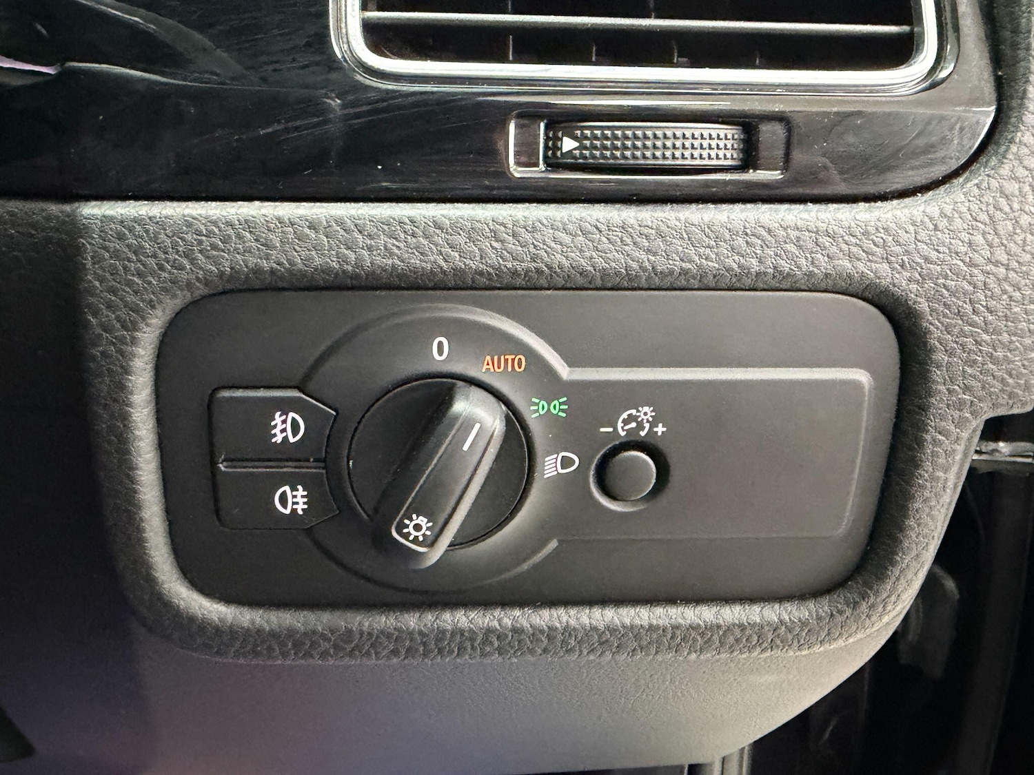 Used Volkswagen Touareg 2015 for sale - 77612493: Photo 27