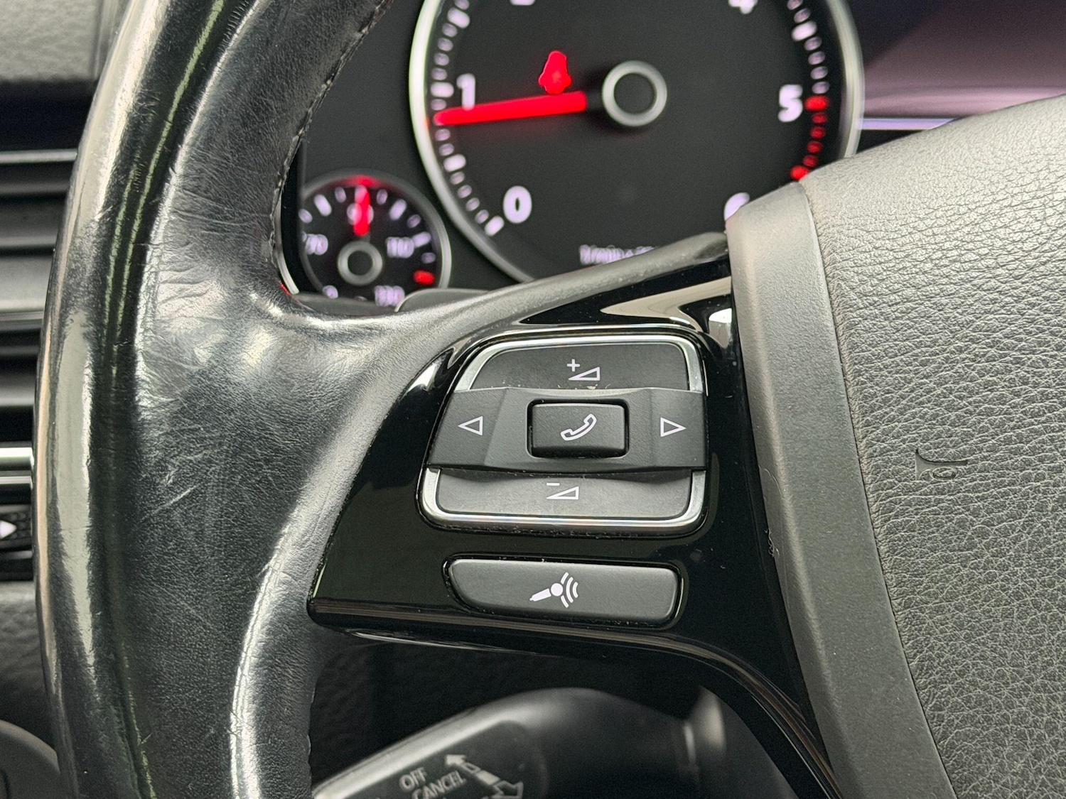 Used Volkswagen Touareg 2015 for sale - 77612493: Photo 28