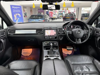 Used Volkswagen Touareg 2015 for sale - 77612493: Photo