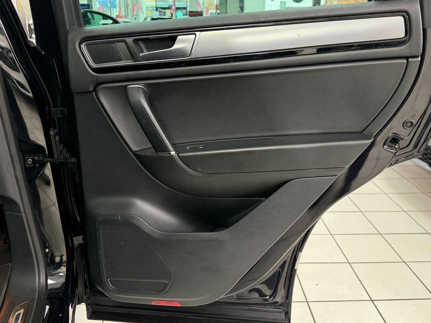 Used Volkswagen Touareg 2015 for sale - 77612493: Photo 35