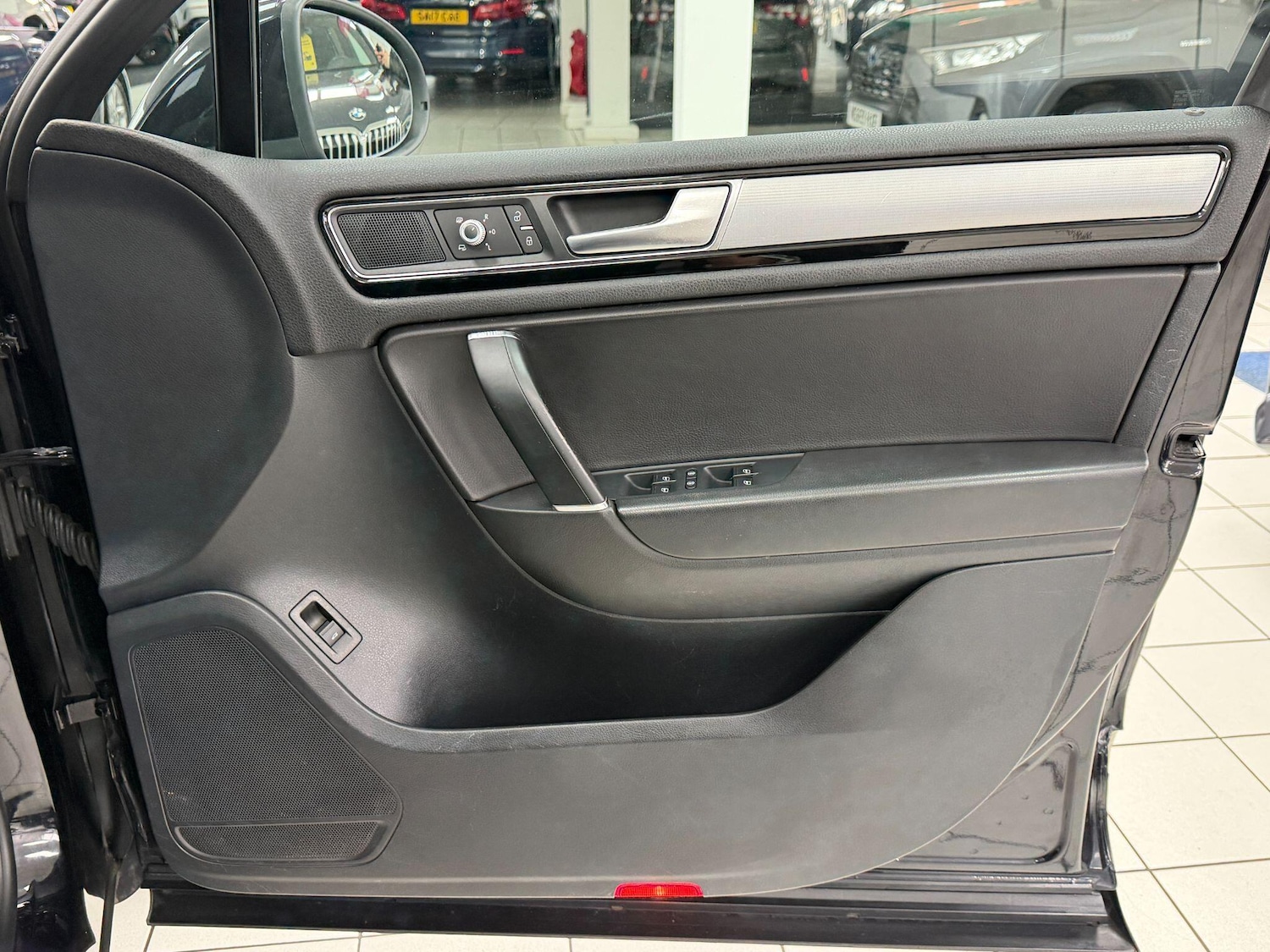 Used Volkswagen Touareg 2015 for sale - 77612493: Photo 37