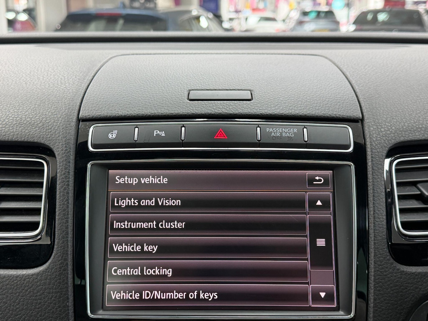 Used Volkswagen Touareg 2015 for sale - 77612493: Photo 49