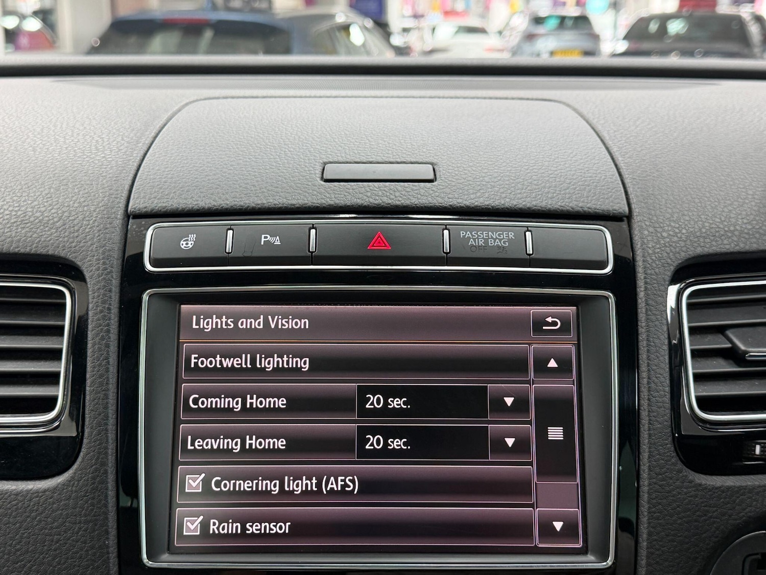 Used Volkswagen Touareg 2015 for sale - 77612493: Photo 50