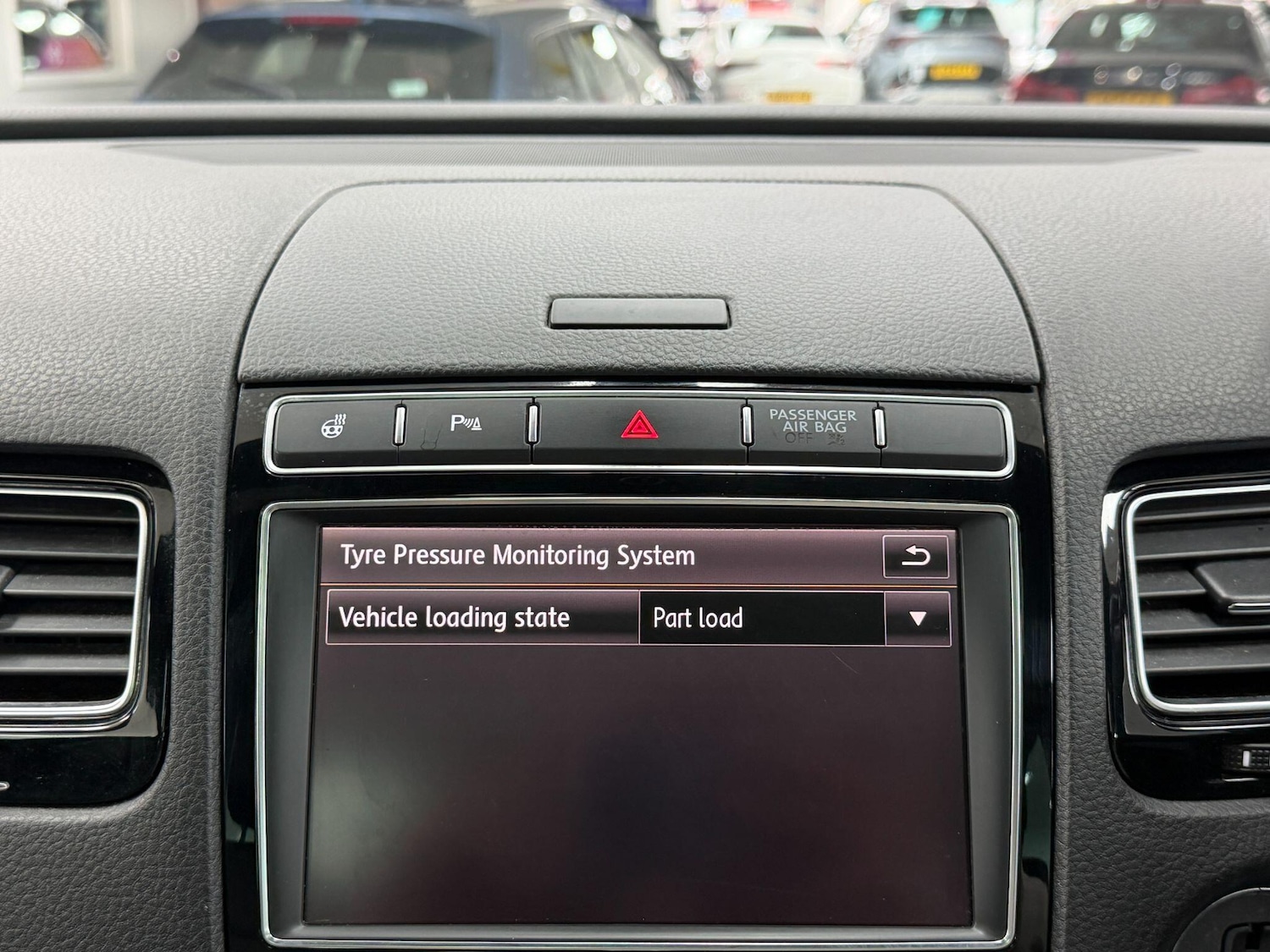 Used Volkswagen Touareg 2015 for sale - 77612493: Photo 52