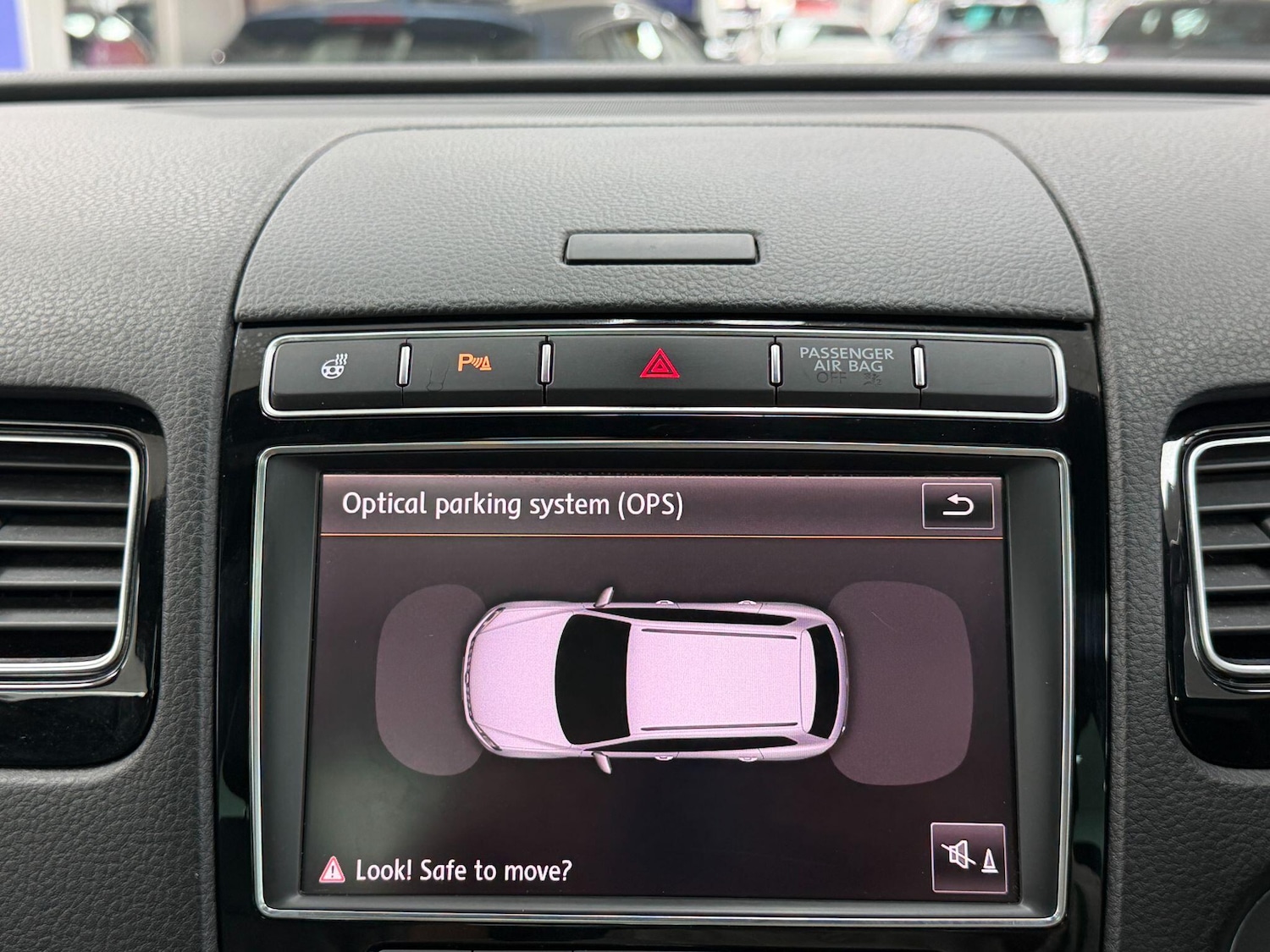 Used Volkswagen Touareg 2015 for sale - 77612493: Photo 53