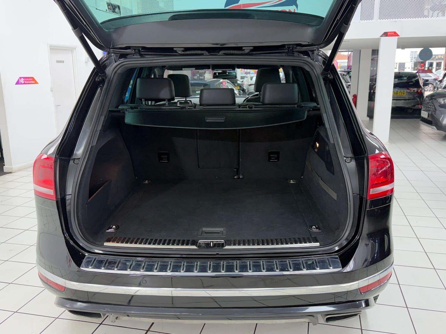 Used Volkswagen Touareg 2015 for sale - 77612493: Photo 65