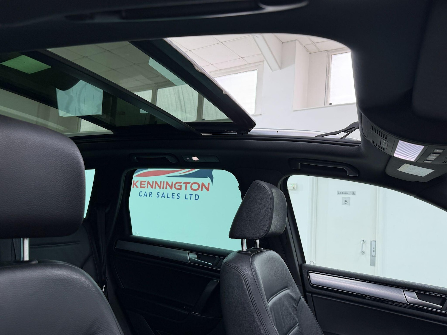 Used Volkswagen Touareg 2015 for sale - 77612493: Photo 73