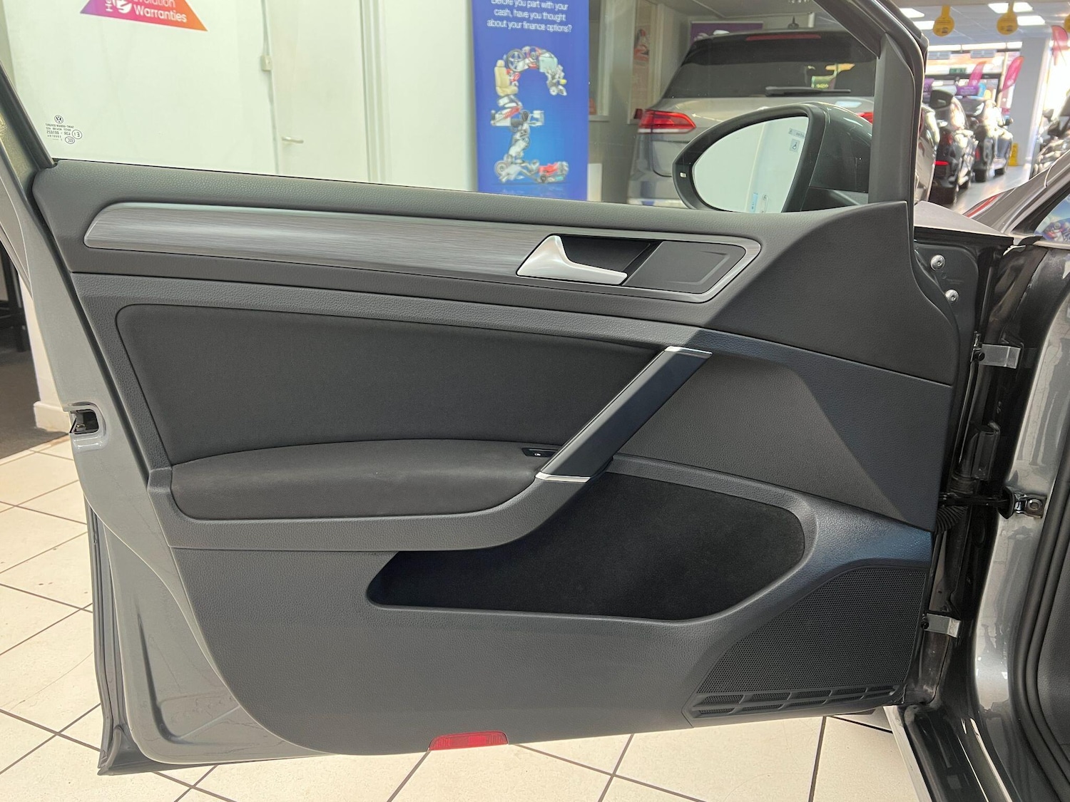 Used Volkswagen Golf 2017 for sale - 77091047: Photo 32