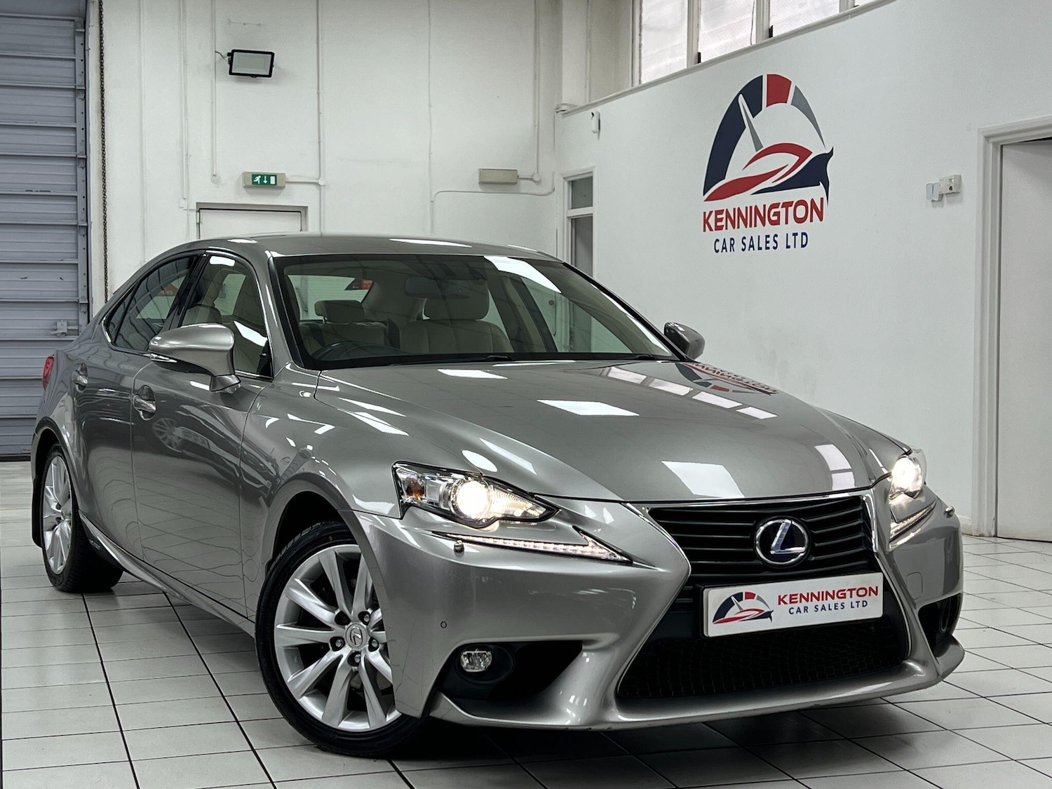 Used Lexus IS 2016 for sale - 77559981: Photo 1