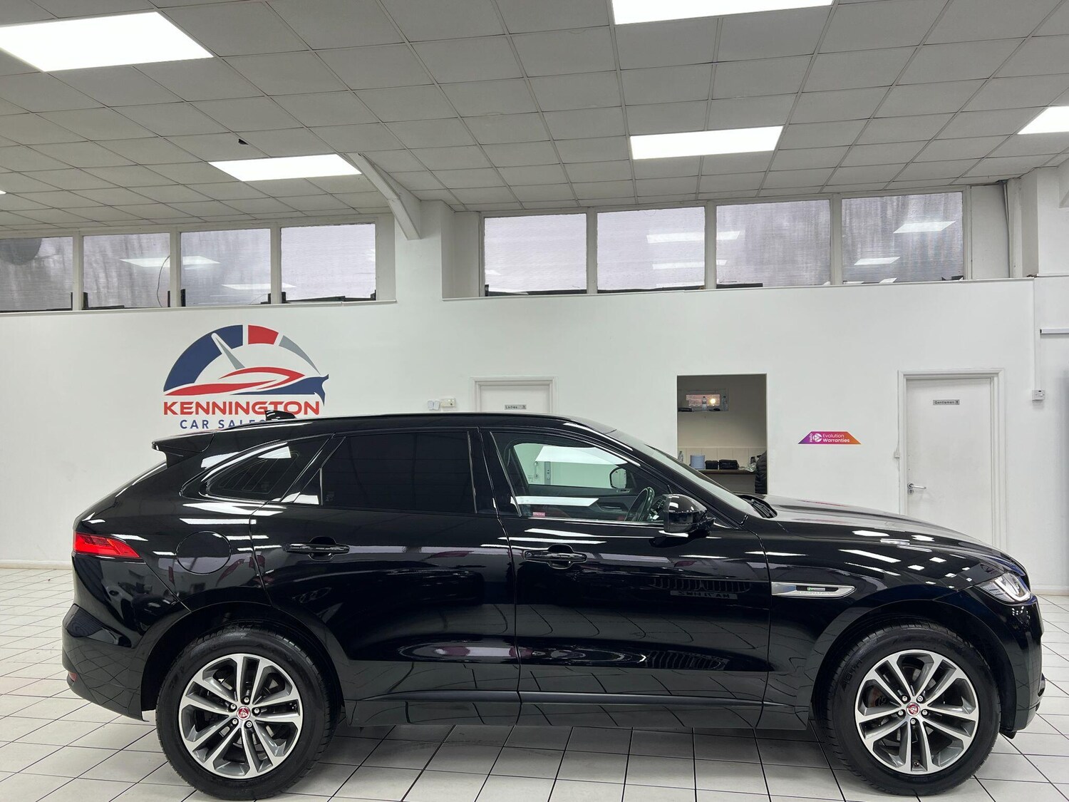 Used Jaguar F-Pace 2018 for sale - 76899361: Photo 15