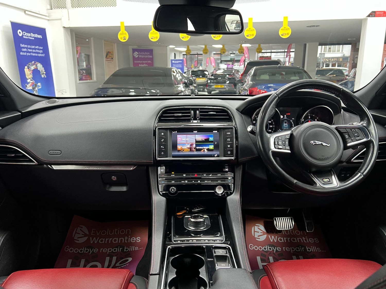 Used Jaguar F-Pace 2018 for sale - 76899361: Photo 2