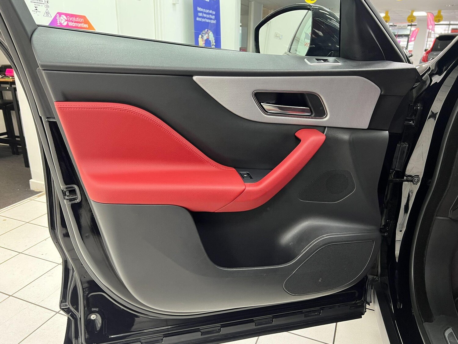 Used Jaguar F-Pace 2018 for sale - 76899361: Photo 33