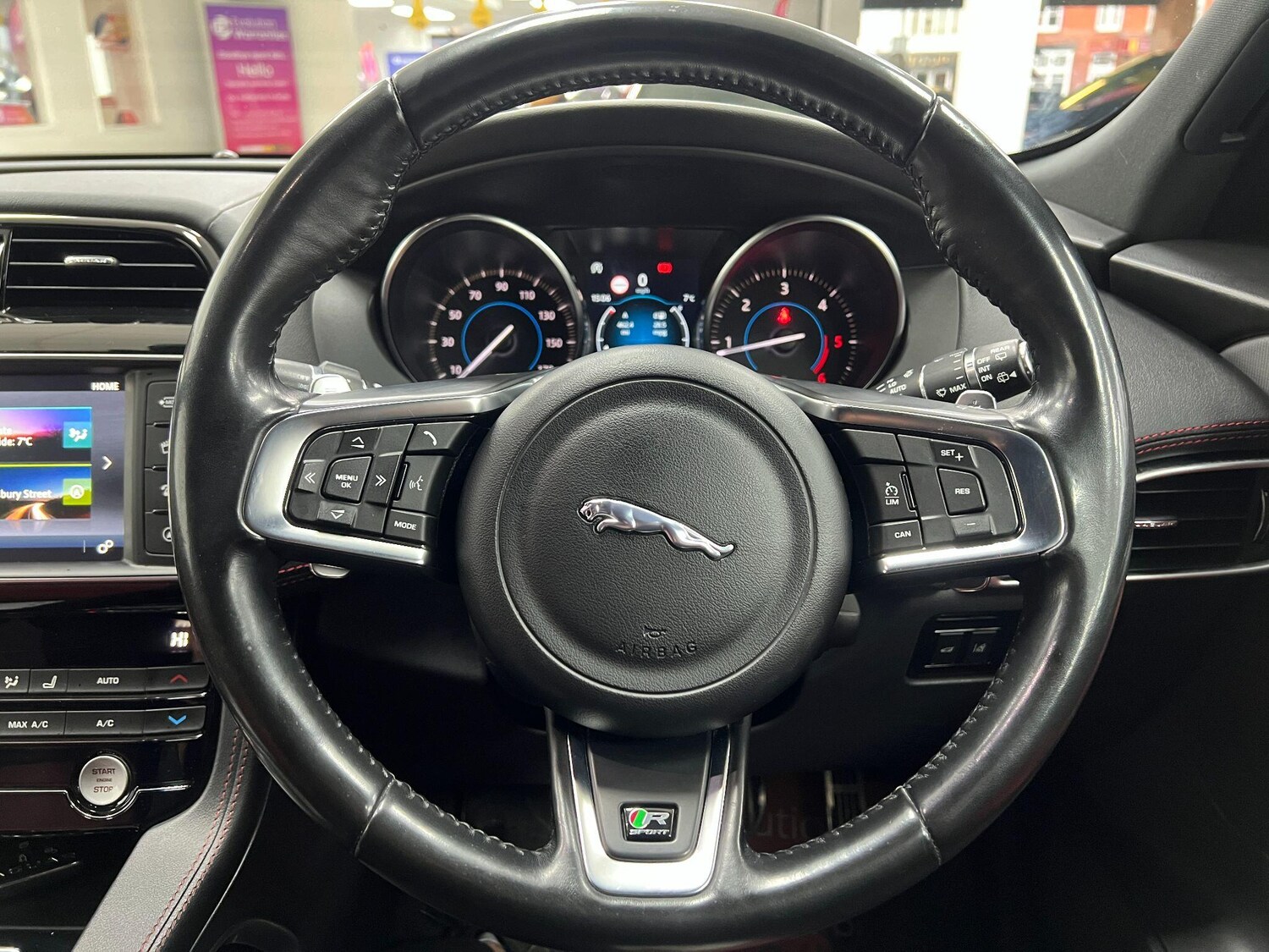 Used Jaguar F-Pace 2018 for sale - 76899361: Photo 83