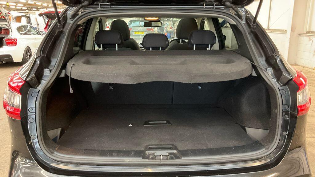 Used Nissan Qashqai 2018 for sale - 76898380: Photo 18