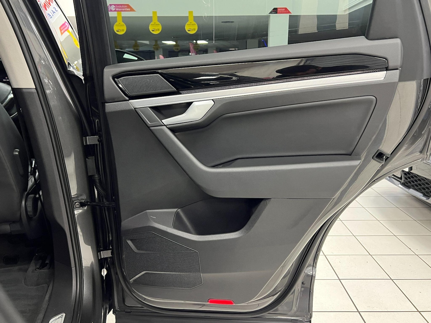 Used Volkswagen Touareg 2020 for sale - 76898293: Photo 35