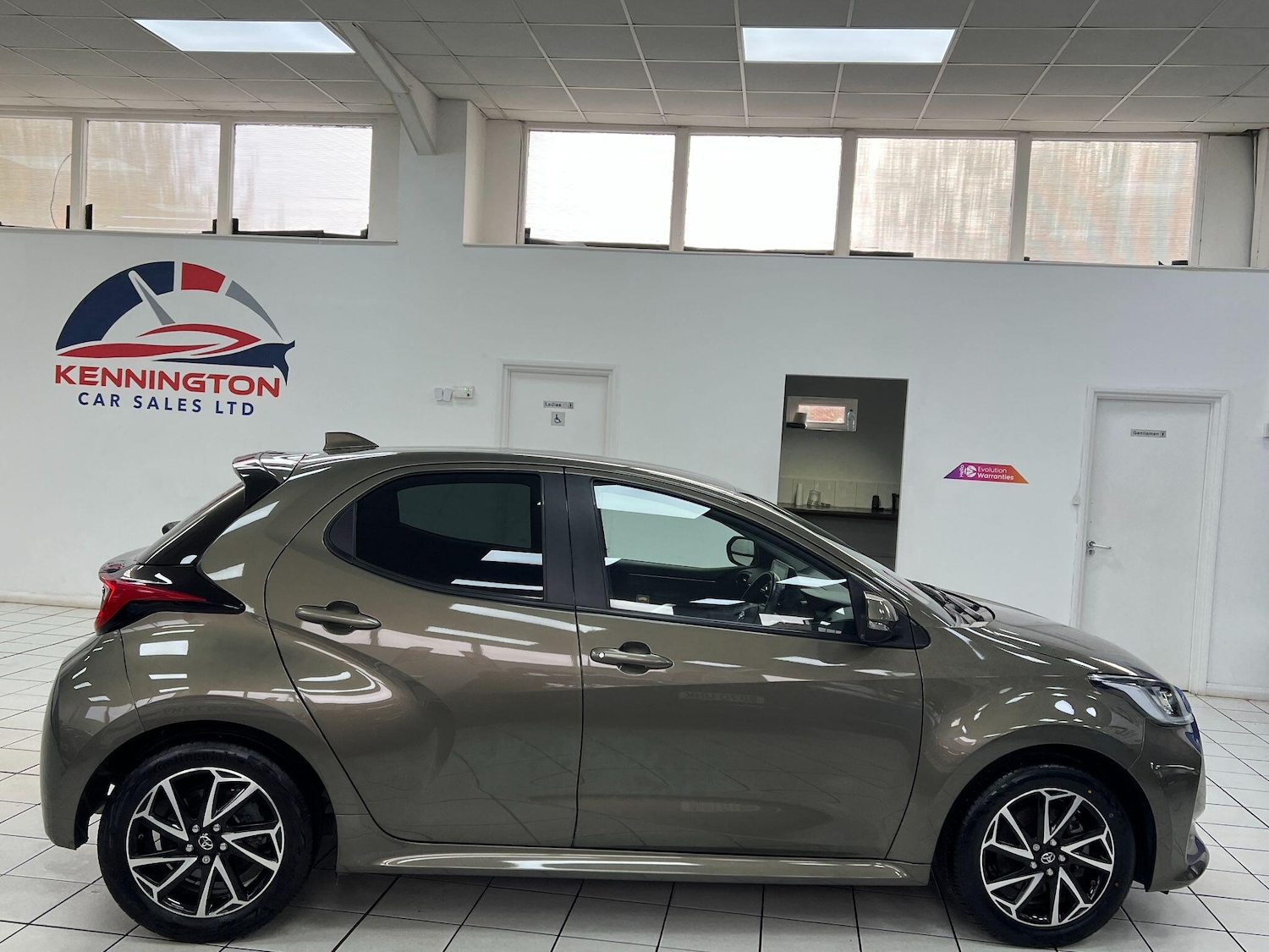 Used Toyota Yaris 2022 for sale - 77057450: Photo 17