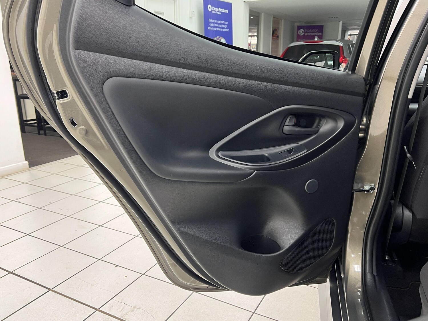 Used Toyota Yaris 2022 for sale - 77057450: Photo 33