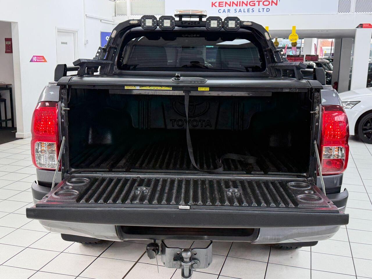 Used Toyota Hilux 2019 for sale - 77743898: Photo 58