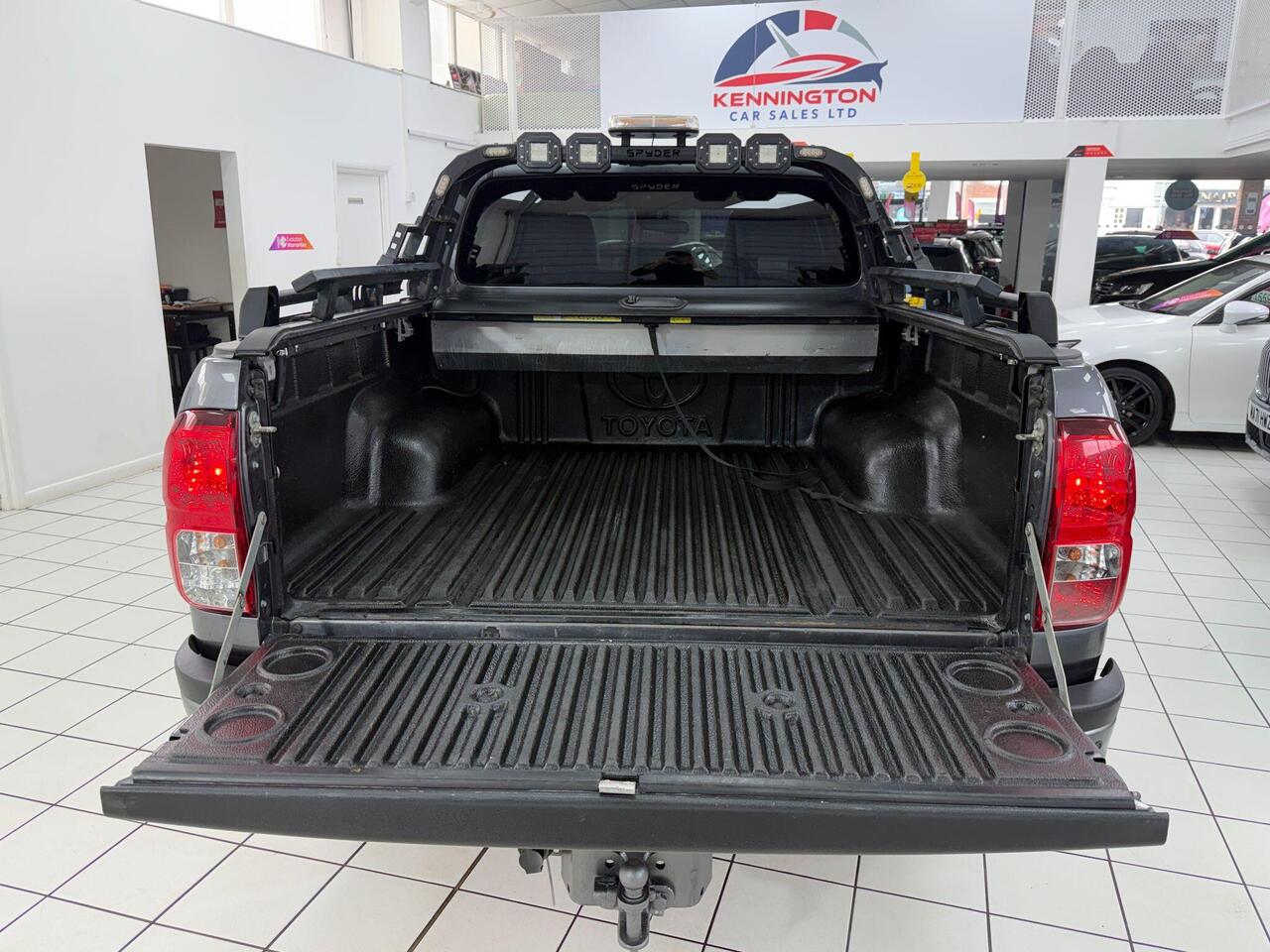 Used Toyota Hilux 2019 for sale - 77743898: Photo 59