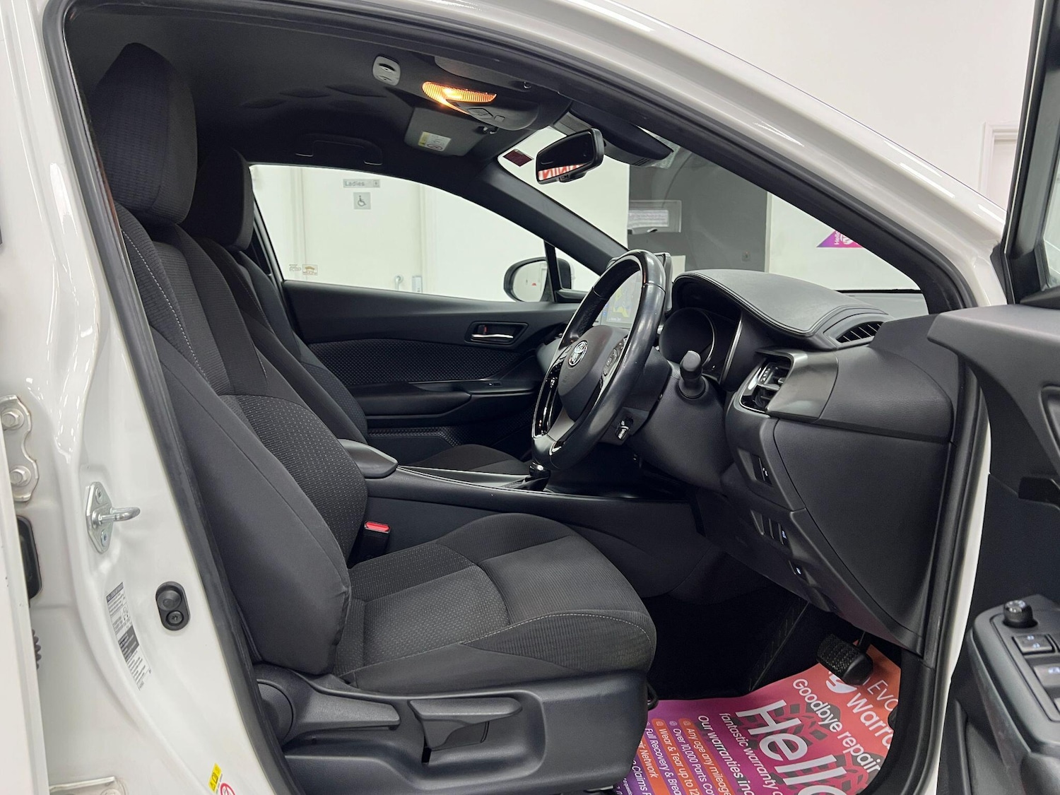 Used Toyota C-HR 2017 for sale - 77278752: Photo 3