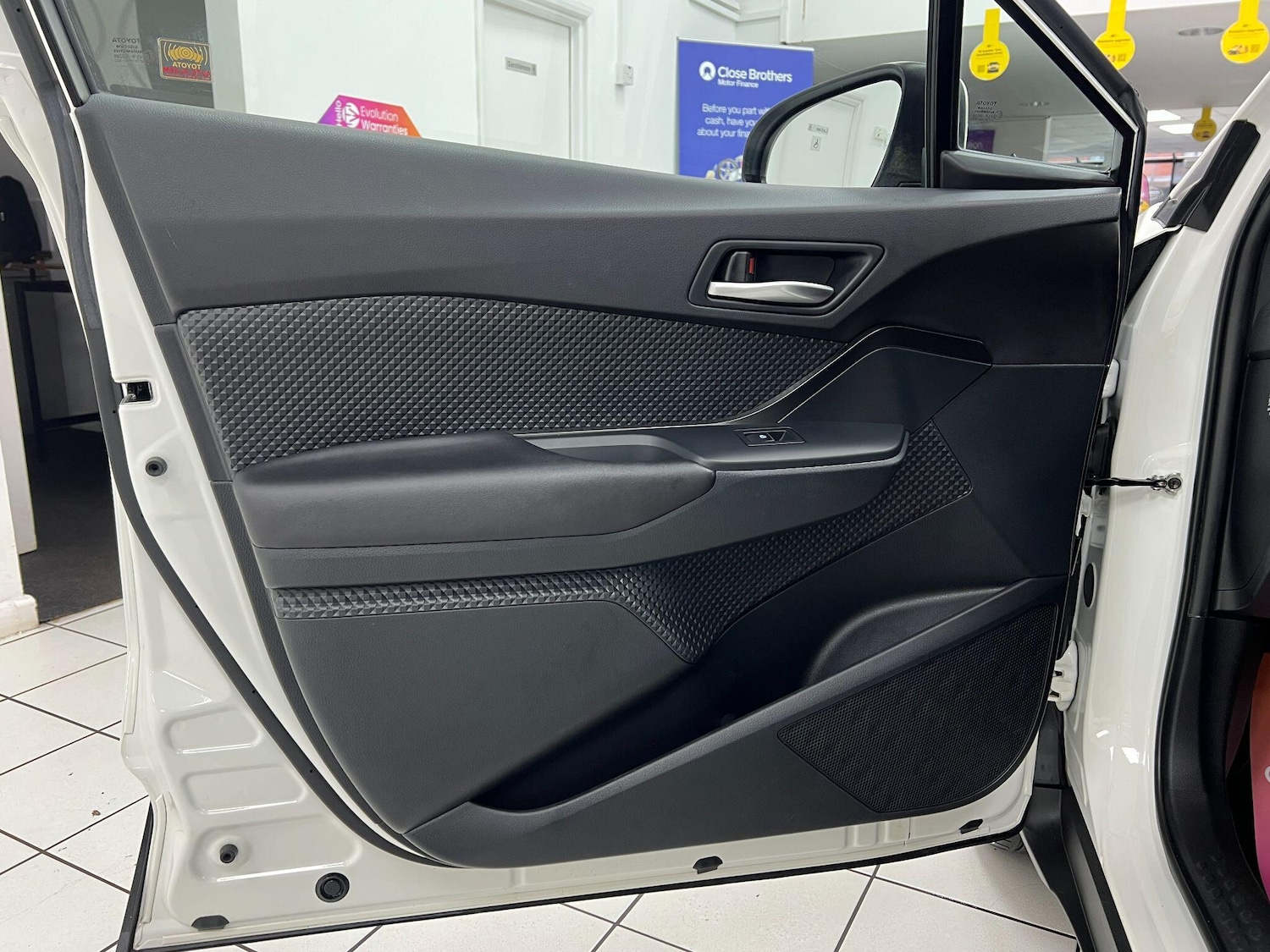 Used Toyota C-HR 2017 for sale - 77278752: Photo 37