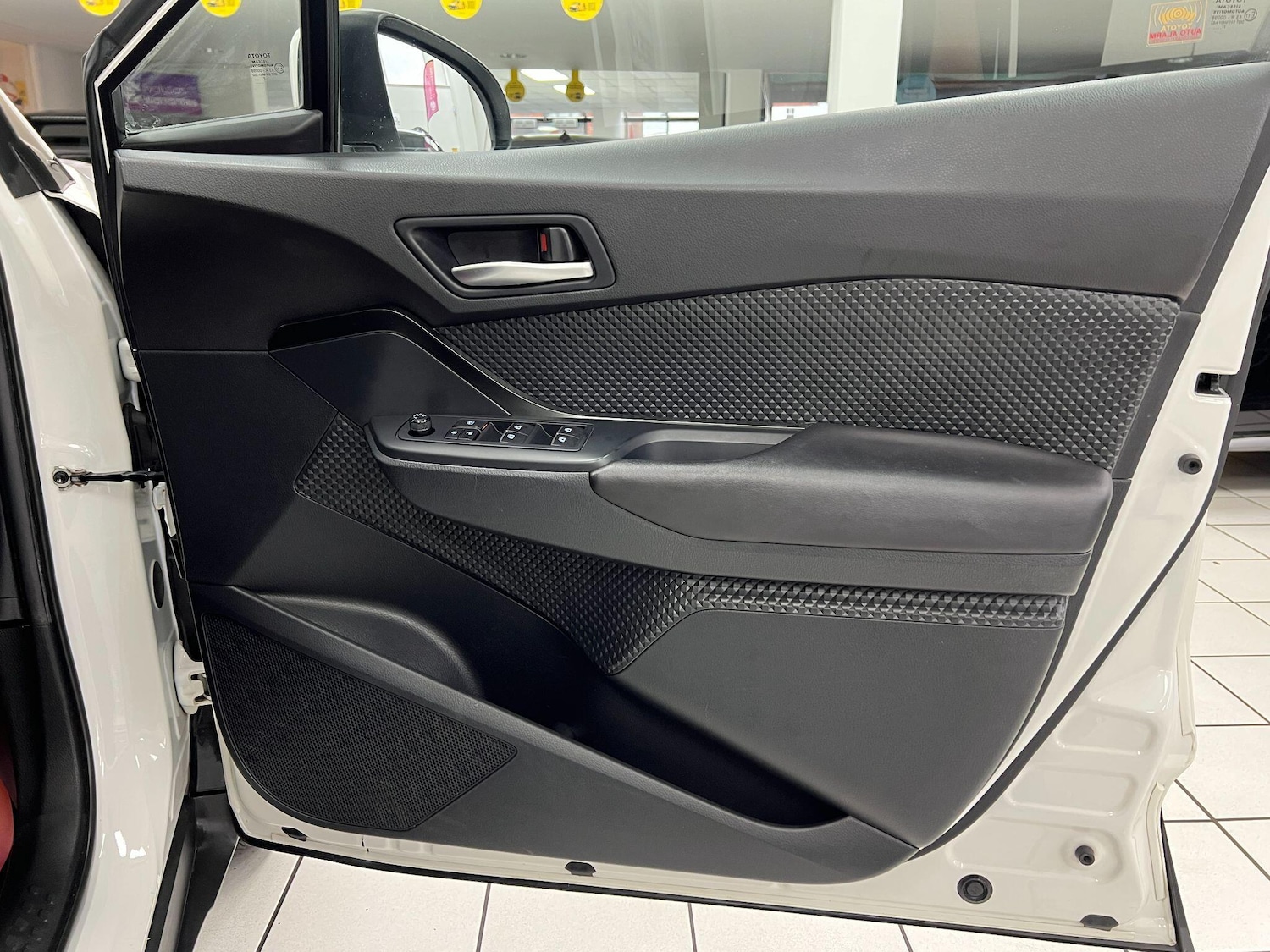 Used Toyota C-HR 2017 for sale - 77278752: Photo 40