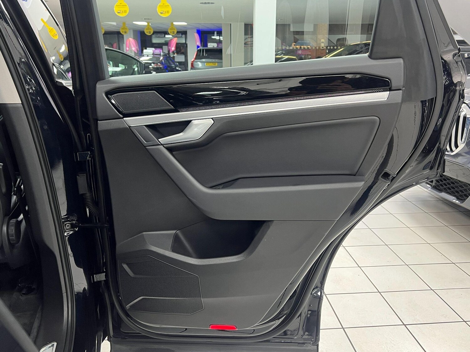 Used Volkswagen Touareg 2019 for sale - 76899537: Photo 38