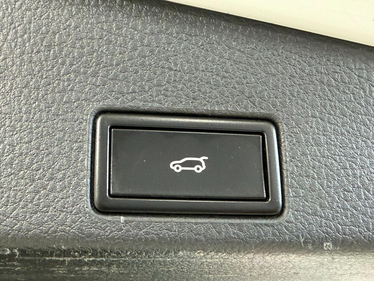 Used Volkswagen Touareg 2017 for sale - 77743881: Photo 28