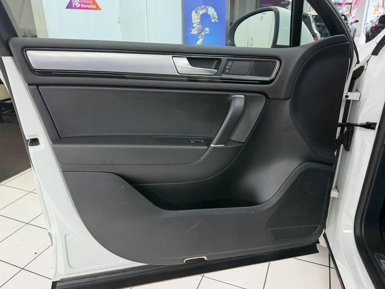 Used Volkswagen Touareg 2017 for sale - 77743881: Photo 38